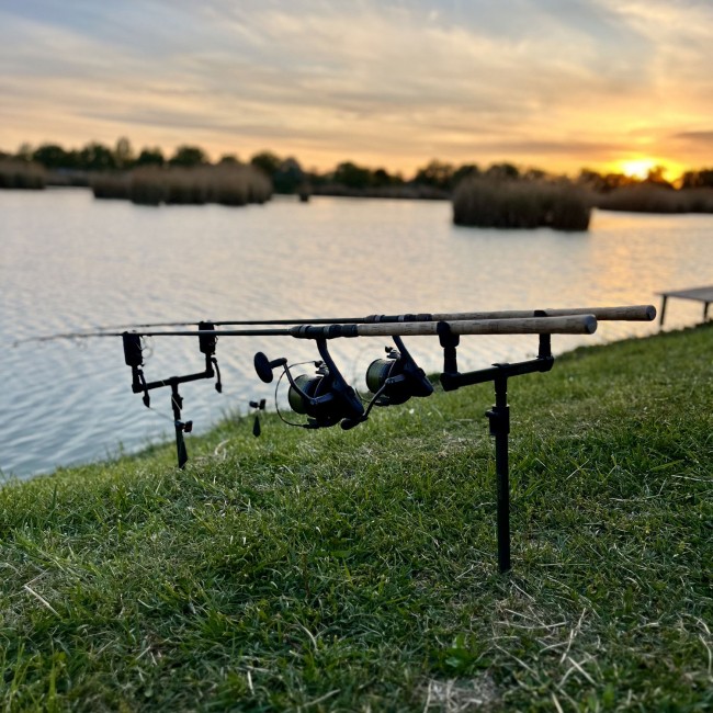 Bottartó készlet Black Carp 2db-os   40-60cm/25cm