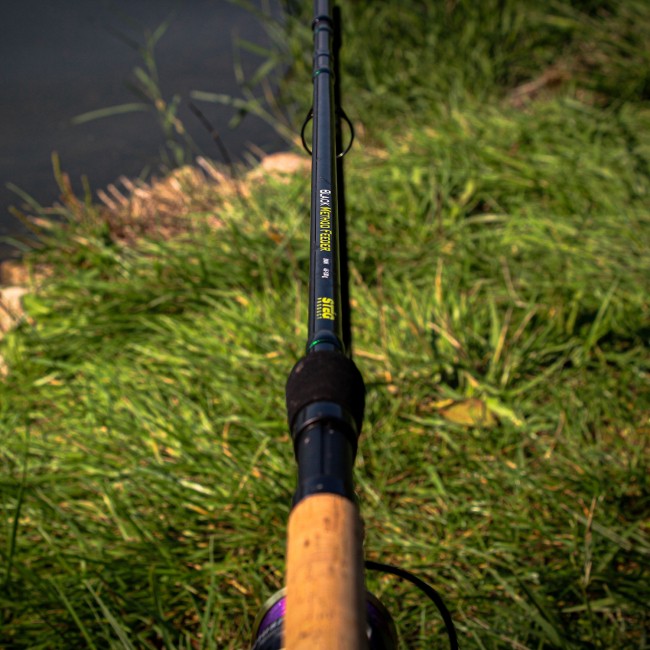 Stég Black Method Feeder 300MH 20-60g  AKCIÓ -30%