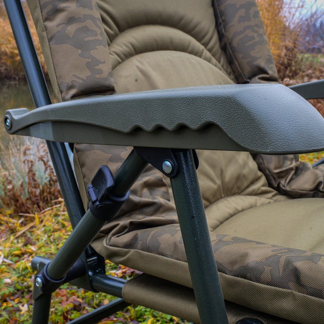 Giant Camo Fotel